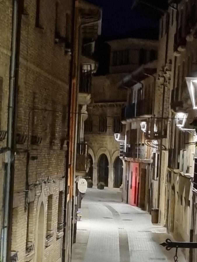 Hostal La Rua 에스텔라 외부 사진